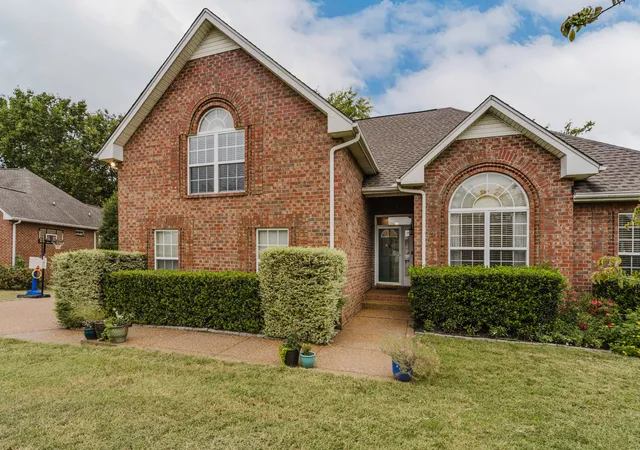 Photo 2 of Single family home for sale at 116 Strathmore Way, Hendersonville, TN 37075 | MLS# 3598542 | Listing updated on 2026-10-08