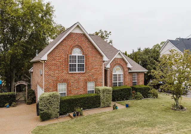 Photo 3 of Single family home for sale at 116 Strathmore Way, Hendersonville, TN 37075 | MLS# 3598542 | Listing updated on 2026-10-08