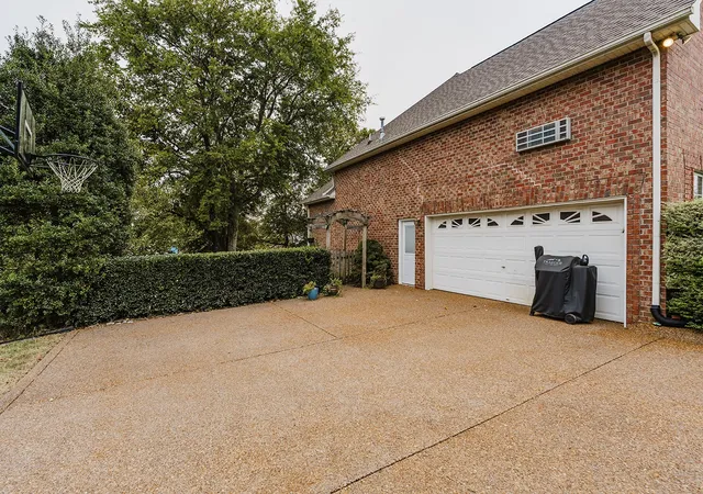 Photo 4 of Single family home for sale at 116 Strathmore Way, Hendersonville, TN 37075 | MLS# 3598542 | Listing updated on 2026-10-08
