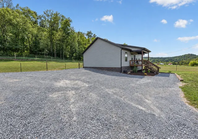 Photo 4 of Single family home for sale at 358 Beech Hl Ln, Hartsville, TN 37074 | MLS# 3596613 | Listing updated on 2026-09-25