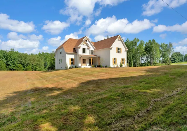 Photo 3 of Single family home for sale at 1065 Gholson Rd, Clarksville, TN 37043 | MLS# 3597180 | Listing updated on 2026-09-21