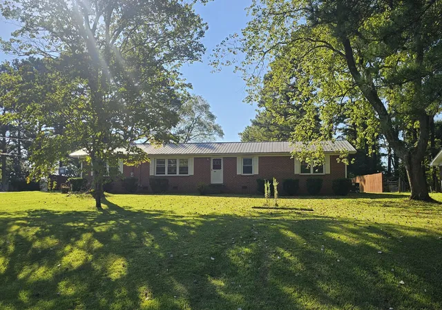 Photo 1 of Single family home for sale at 222 Orchard Ln, Winchester, TN 37398 | MLS# 3597234 | Listing updated on 2026-09-23