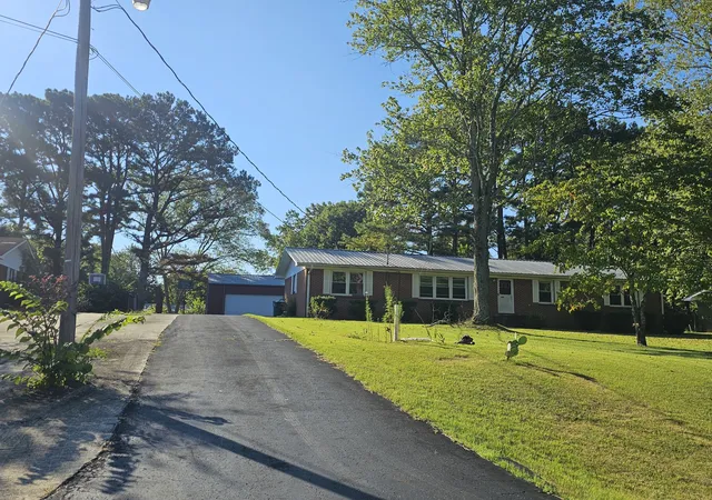 Photo 2 of Single family home for sale at 222 Orchard Ln, Winchester, TN 37398 | MLS# 3597234 | Listing updated on 2026-09-23