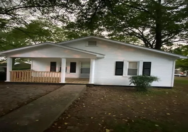 Photo 2 of Single family home for sale at 424 Jones St, Pulaski, TN 38478 | MLS# 3596578 | Listing updated on 2026-09-21