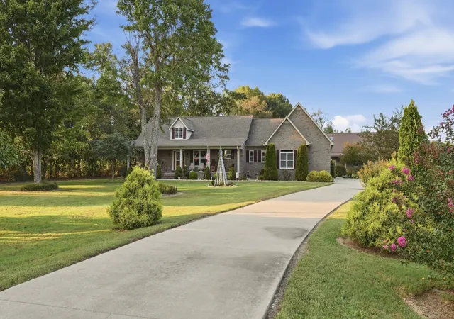 Photo 1 of Single family home for sale at 1895 Elrod Rd, Manchester, TN 37355 | MLS# 3598654 | Listing updated on 2026-09-25
