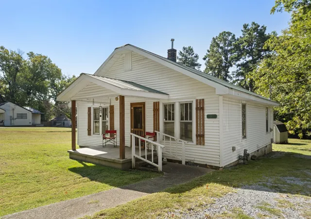 Photo 2 of Single family home for sale at 2022 Highway 47 E, Dickson, TN 37055 | MLS# 3597942 | Listing updated on 2026-10-09
