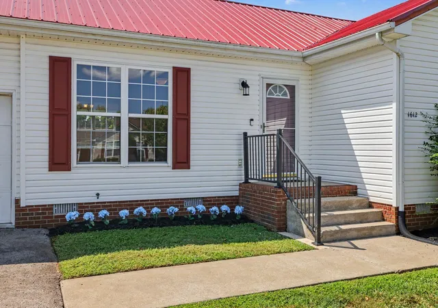 Photo 3 of Single family home for sale at 1612 London Dr, Columbia, TN 38401 | MLS# 3611962 | Listing updated on 2026-10-06