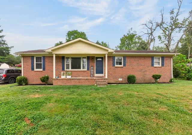 Photo 1 of Single family home for sale at 306 Circle Hl Dr, Mc Minnville, TN 37110 | MLS# 3596626 | Listing updated on 2026-10-08