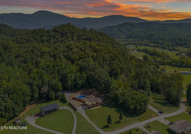 Photo 4 of Single family home for sale at 221 Pearl Meadows Way, Del Rio, TN 37727 | MLS# 3596629 | Listing updated on 2026-09-28