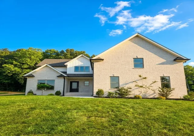 Photo 1 of Single family home for sale at 402 N Starwood Ct, Clarksville, TN 37042 | MLS# 3598188 | Listing updated on 2026-10-09