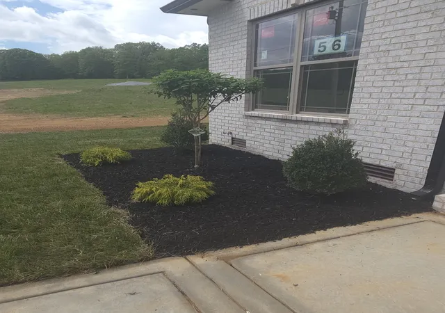 Photo 2 of Single family home for sale at 402 N Starwood Ct, Clarksville, TN 37042 | MLS# 3598188 | Listing updated on 2026-10-09