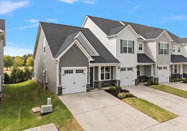 Photo 2 of Townhouse for sale at 5243 Normandy Cob Dr, Murfreesboro, TN 37129 | MLS# 3597440 | Listing updated on 2026-09-23
