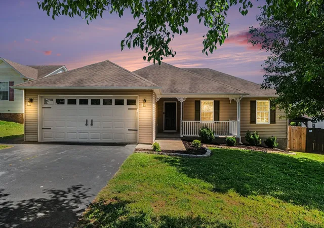 Photo 1 of Single family home for sale at 1847 Emily Ln, Columbia, TN 38401 | MLS# 3601787 | Listing updated on 2026-09-28