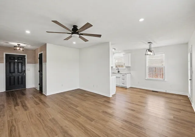 Photo 3 of Single family home for sale at 1847 Emily Ln, Columbia, TN 38401 | MLS# 3601787 | Listing updated on 2026-09-28
