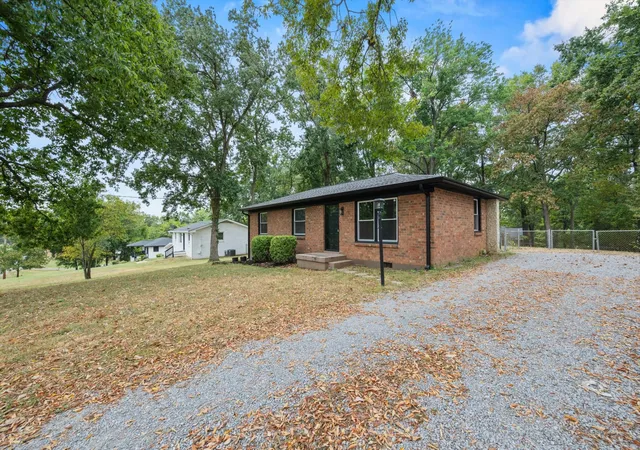 Photo 2 of Single family home for sale at 162 Cranwill Dr, Hendersonville, TN 37075 | MLS# 3596932 | Listing updated on 2026-09-23
