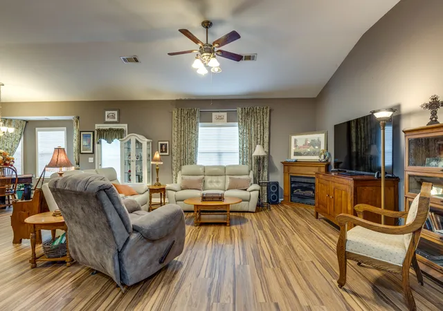 Photo 2 of Single family home for sale at 1769 Auburn Ln, Columbia, TN 38401 | MLS# 3597499 | Listing updated on 2026-10-03