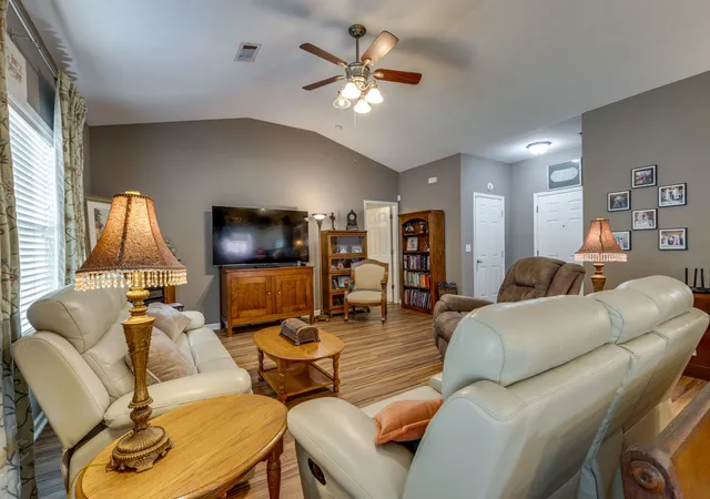 Photo 3 of Single family home for sale at 1769 Auburn Ln, Columbia, TN 38401 | MLS# 3597499 | Listing updated on 2026-10-03