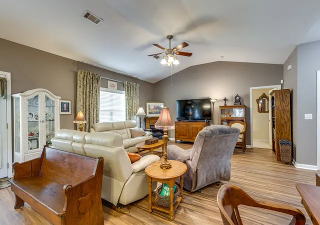 Photo 4 of Single family home for sale at 1769 Auburn Ln, Columbia, TN 38401 | MLS# 3597499 | Listing updated on 2026-10-03