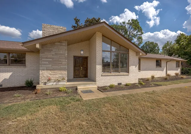 Photo 2 of Single family home for sale at 207 Brandywine Dr, Old Hickory, TN 37138 | MLS# 3610698 | Listing updated on 2026-10-04