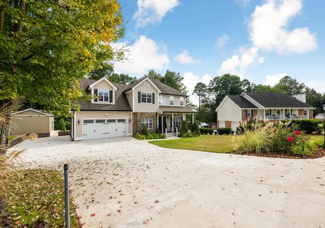 Photo 3 of Single family home for sale at 8912 Grey Mountain Dr, Ooltewah, TN 37363 | MLS# 3596955 | Listing updated on 2026-09-23