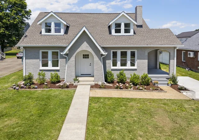 Photo 1 of Single family home for sale at 911 Fairwin Ave, Nashville, TN 37216 | MLS# 3602188 | Listing updated on 2026-10-04