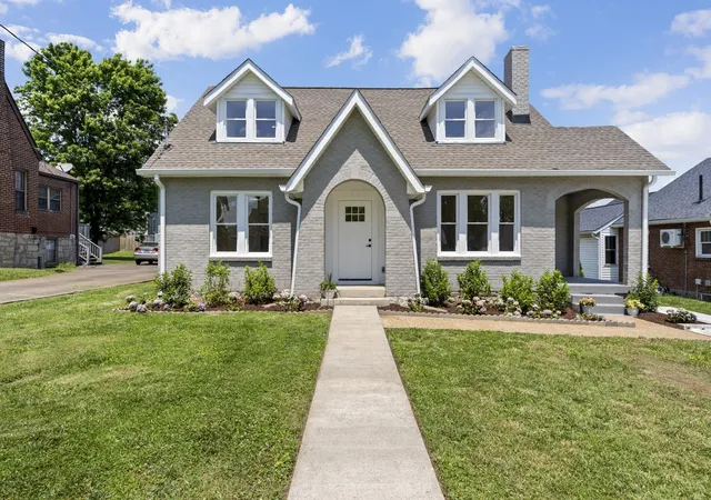 Photo 2 of Single family home for sale at 911 Fairwin Ave, Nashville, TN 37216 | MLS# 3602188 | Listing updated on 2026-10-04