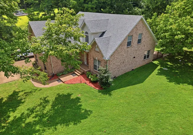 Photo 2 of Single family home for sale at 1011 Dickens Dr, Mount Juliet, TN 37122 | MLS# 3598529 | Listing updated on 2026-10-09