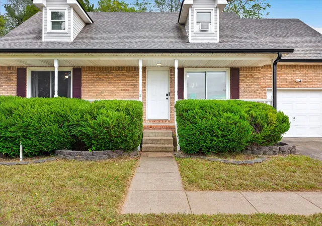 Photo 2 of Single family home for sale at 171 Kings Deer Dr, Clarksville, TN 37042 | MLS# 3602398 | Listing updated on 2026-10-16