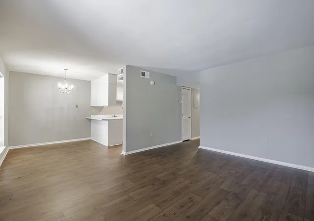 Photo 3 of Condo for sale at 900 Mountain Crk Rd #135, Chattanooga, TN 37405 | MLS# 3596979 | Listing updated on 2026-09-21