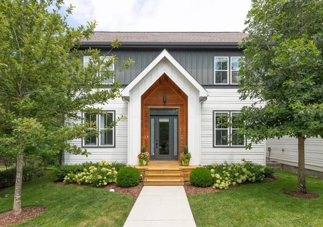 Photo 2 of Single family home for sale at 646 Nashua Ln, Nashville, TN 37209 | MLS# 3596989 | Listing updated on 2026-09-22