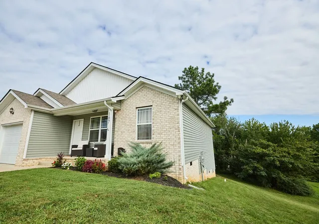 Photo 3 of Single family home for sale at 107 Sage Dr, Springfield, TN 37172 | MLS# 3598759 | Listing updated on 2026-09-25
