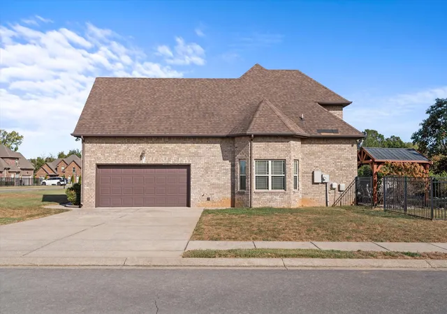 Photo 2 of Single family home for sale at 3229 Shady Forest Dr, Murfreesboro, TN 37128 | MLS# 3597079 | Listing updated on 2026-10-27