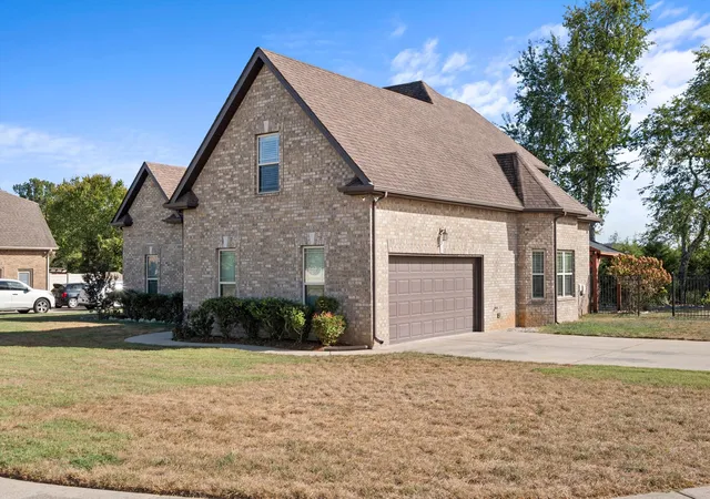 Photo 3 of Single family home for sale at 3229 Shady Forest Dr, Murfreesboro, TN 37128 | MLS# 3597079 | Listing updated on 2026-10-27