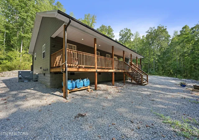 Photo 3 of Single family home for sale at 329 Cheyenne Dr, Jamestown, TN 38556 | MLS# 3596990 | Listing updated on 2026-09-21
