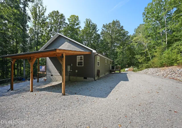 Photo 4 of Single family home for sale at 329 Cheyenne Dr, Jamestown, TN 38556 | MLS# 3596990 | Listing updated on 2026-09-21