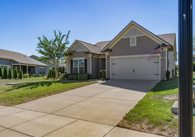 Photo 3 of Single family home for sale at 2207 Henderson Dr, Spring Hill, TN 37174 | MLS# 3612810 | Listing updated on 2026-10-08