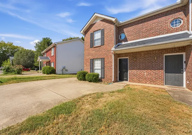 Photo 2 of Townhouse for sale at 1427 Middleborough Ct, Murfreesboro, TN 37130 | MLS# 3598647 | Listing updated on 2026-09-26