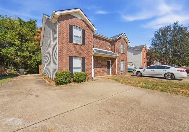 Photo 3 of Townhouse for sale at 1427 Middleborough Ct, Murfreesboro, TN 37130 | MLS# 3598647 | Listing updated on 2026-09-26