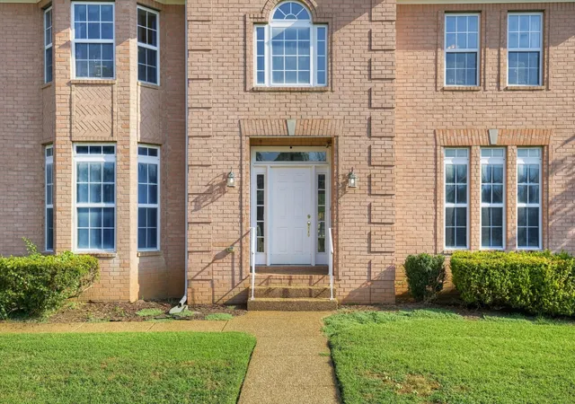Photo 2 of Single family home for sale at 2326 Amber Glen Dr, Murfreesboro, TN 37128 | MLS# 3597317 | Listing updated on 2026-09-22