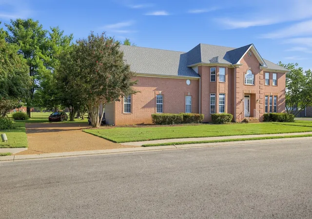 Photo 3 of Single family home for sale at 2326 Amber Glen Dr, Murfreesboro, TN 37128 | MLS# 3597317 | Listing updated on 2026-09-22