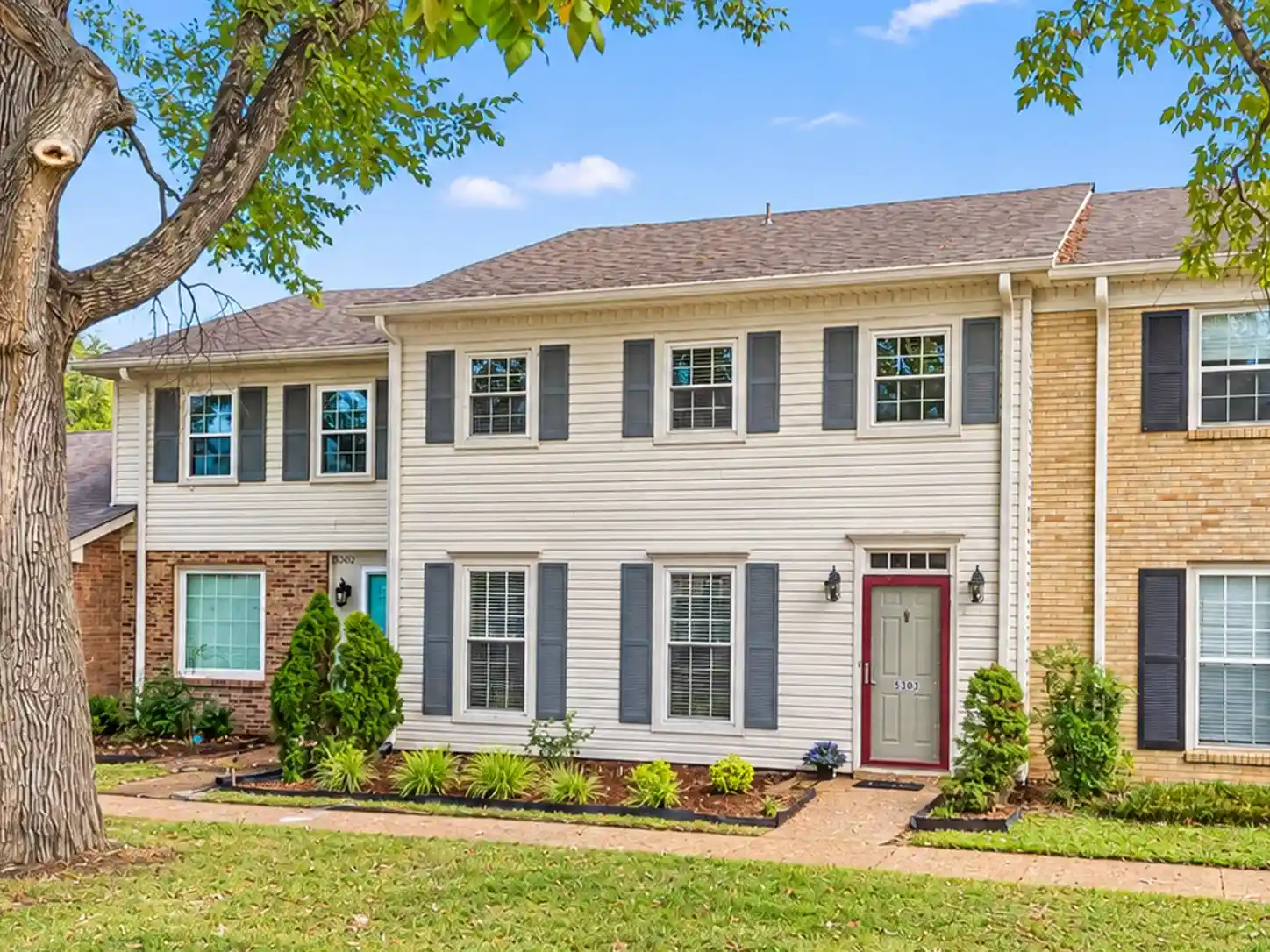 Listing Photo 1 - Condo for sale in 8300 Sawyer Brown Rd located at 8300 Sawyer Brown Rd, Nashville, TN 37221 - Unit #S303