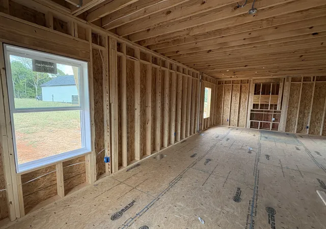 Photo 2 of Single family home for sale at 810 Cedar Wood Dr, Clarksville, TN 37043 | MLS# 3597126 | Listing updated on 2026-09-21