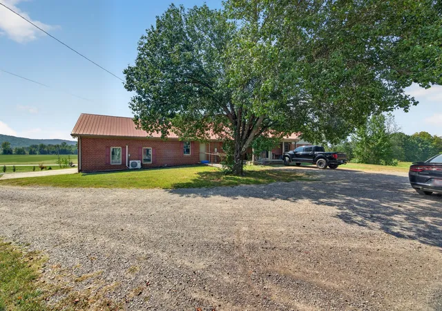Photo 4 of House for sale at 3781 Monterey Hwy, Monterey, TN 38574 | MLS# 3597030 | Listing updated on 2026-09-21