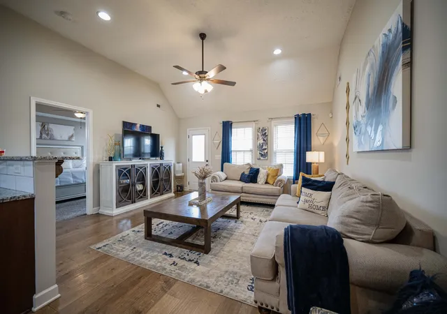 Photo 2 of Single family home for sale at 8041 Manchester Pike, Murfreesboro, TN 37127 | MLS# 3597053 | Listing updated on 2026-09-24