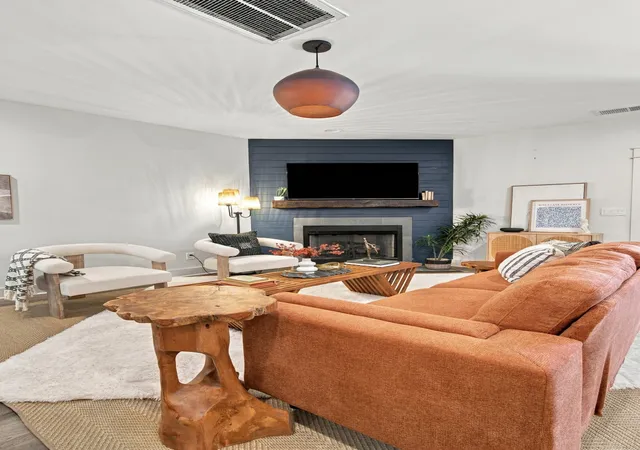 Photo 3 of Townhouse for sale at 7057 Westside Cir, Nashville, TN 37205 | MLS# 3624613 | Listing updated on 2026-10-23