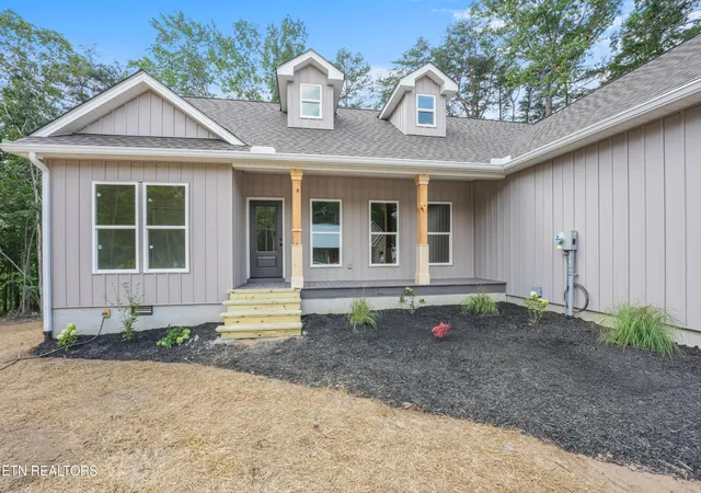 Photo 2 of Single family home for sale at 142 Creekview Ct, Jamestown, TN 38556 | MLS# 3597031 | Listing updated on 2026-09-21