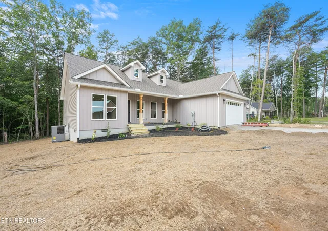 Photo 3 of Single family home for sale at 142 Creekview Ct, Jamestown, TN 38556 | MLS# 3597031 | Listing updated on 2026-09-21