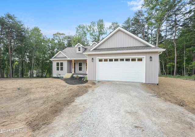 Photo 4 of Single family home for sale at 142 Creekview Ct, Jamestown, TN 38556 | MLS# 3597031 | Listing updated on 2026-09-21