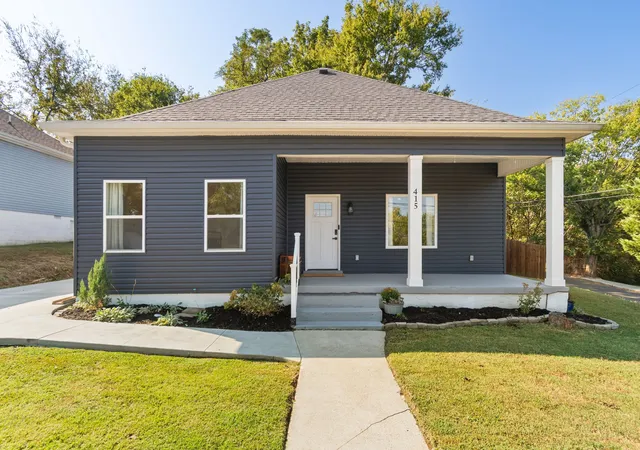 Photo 2 of Single family home for sale at 415 West 13th St, Columbia, TN 38401 | MLS# 3598307 | Listing updated on 2026-09-24