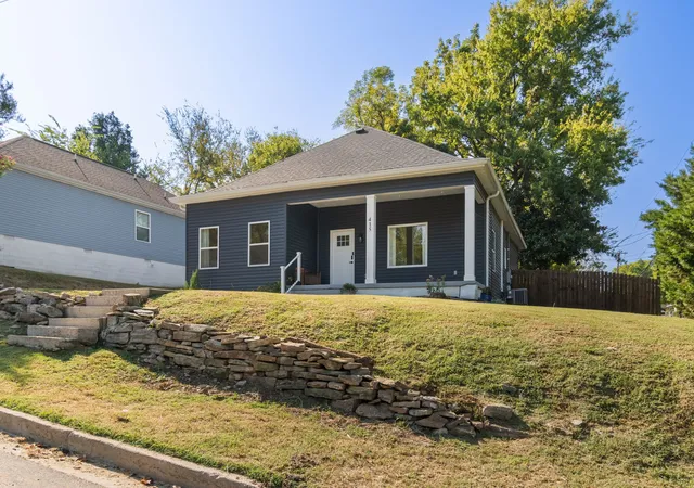 Photo 3 of Single family home for sale at 415 West 13th St, Columbia, TN 38401 | MLS# 3598307 | Listing updated on 2026-09-24